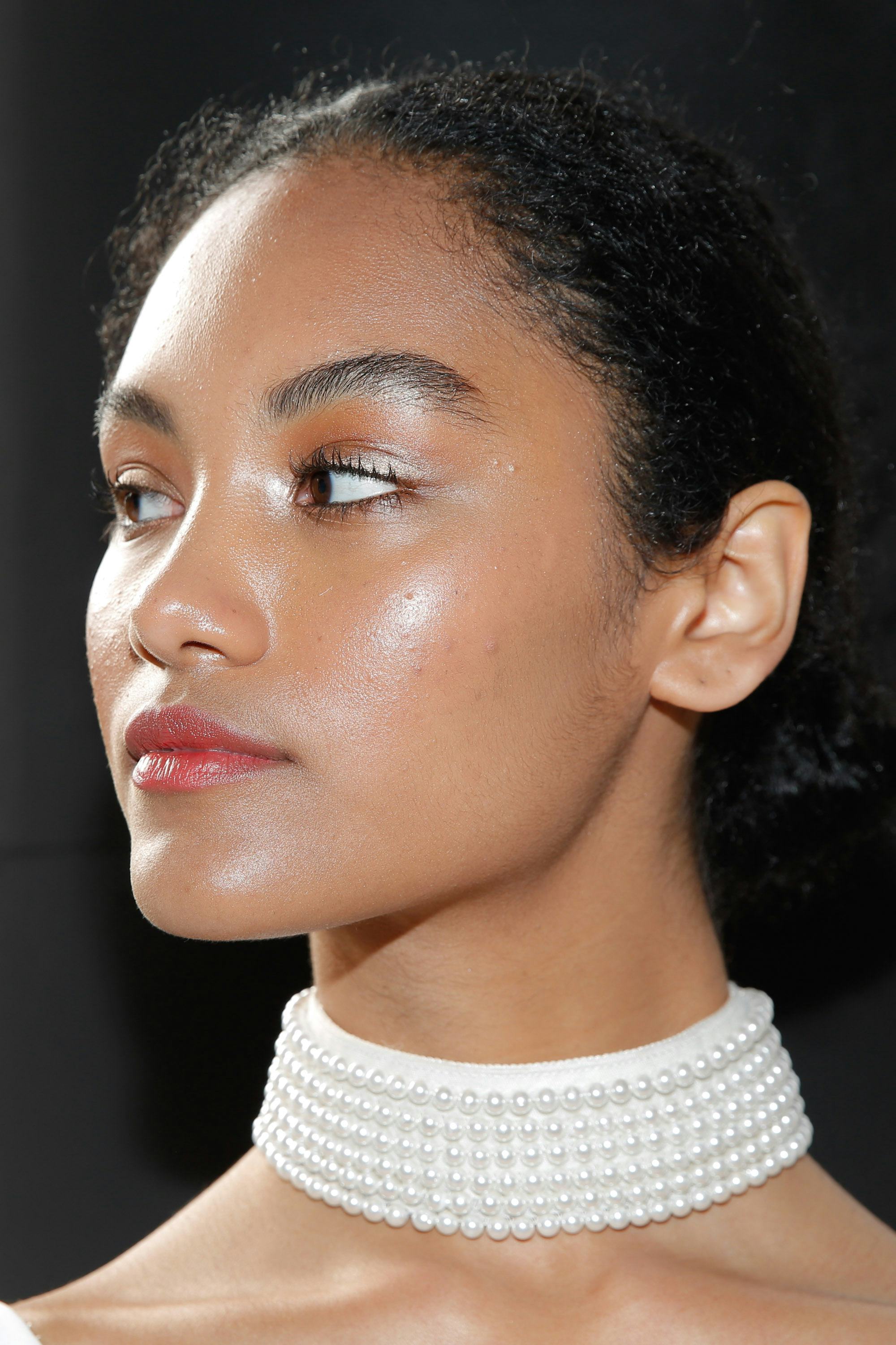 How To Treat Eyebrow Hair Loss Like A Pro