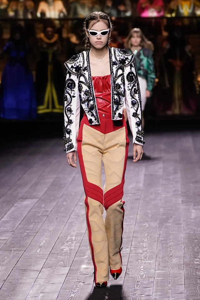 How Nicolas Ghesquiere&#39;s Louis Vuitton Fall 2020 Collection Effortlessly Combined Past & Future