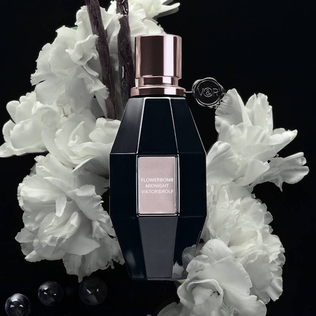 Viktor&Rolf's Flowerbomb Midnight Gives A Best-Selling Perfume An Edgy ...