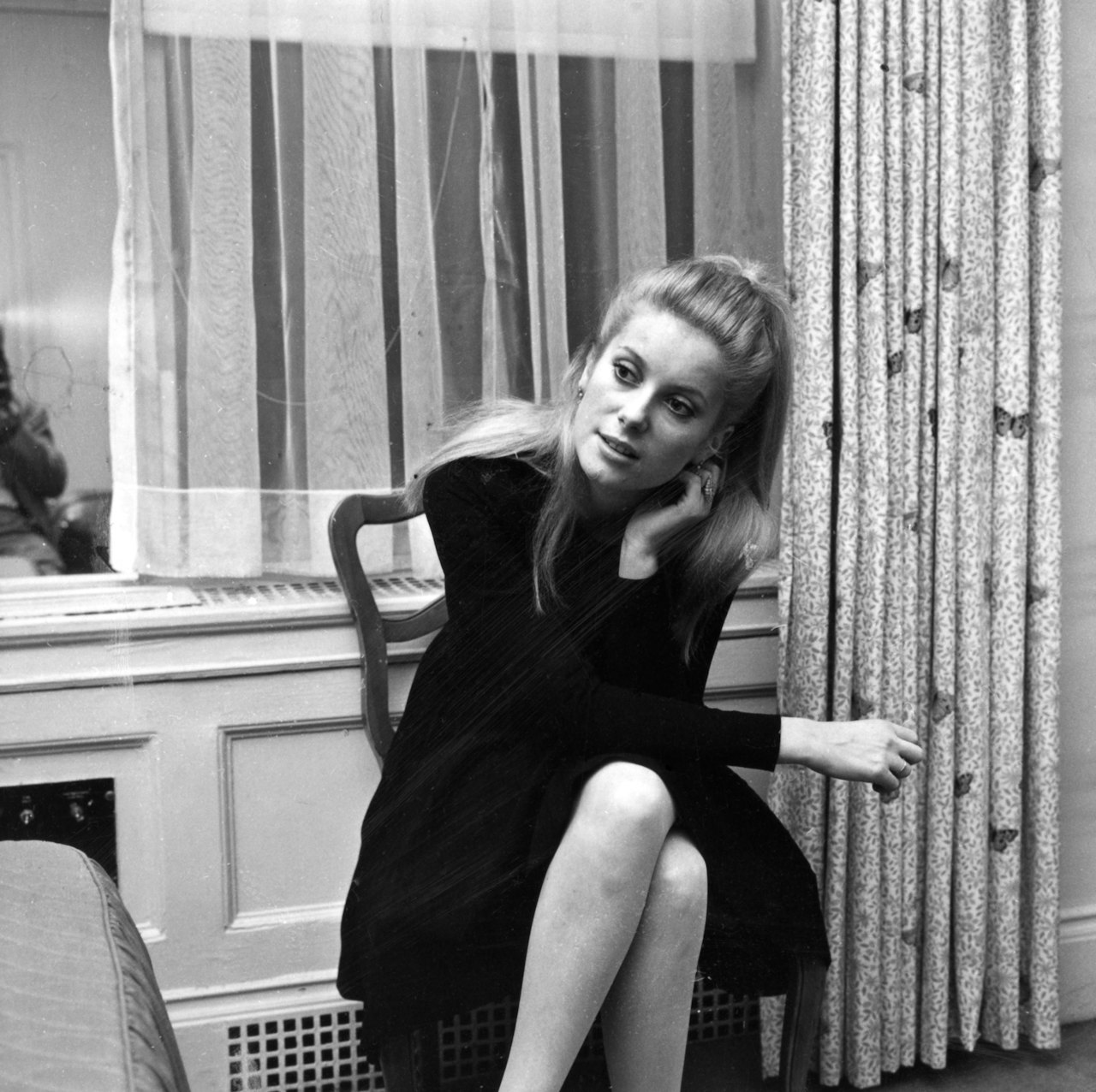 6 French New Wave Fashion Icons That Defined Parisian Style