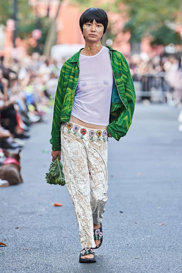 Low Rise Pants Are Back On Trend In Yes Really