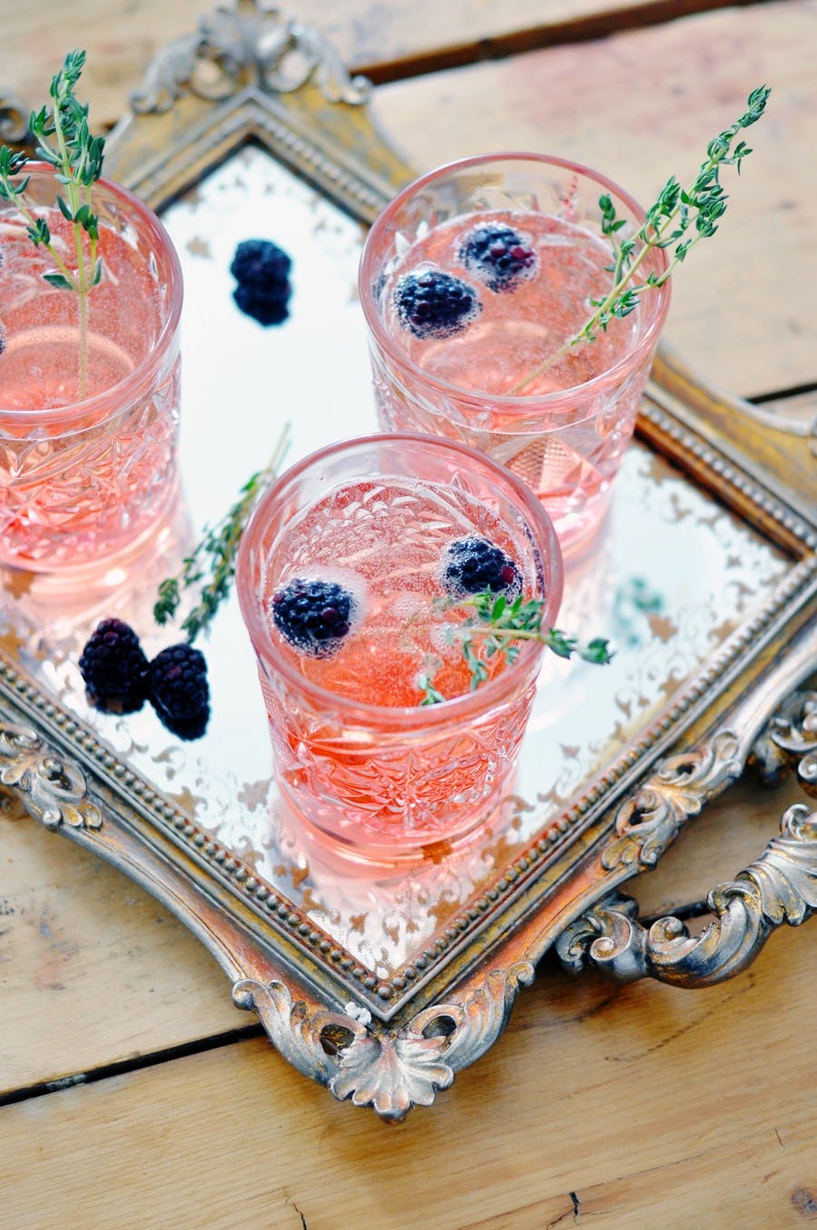 Easy Cocktails That’ll Make Your Holiday Party Look Fancy