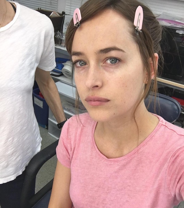 Dakota Johnson Shows Us How To Look Amazing In A Selfie (Without Makeup)