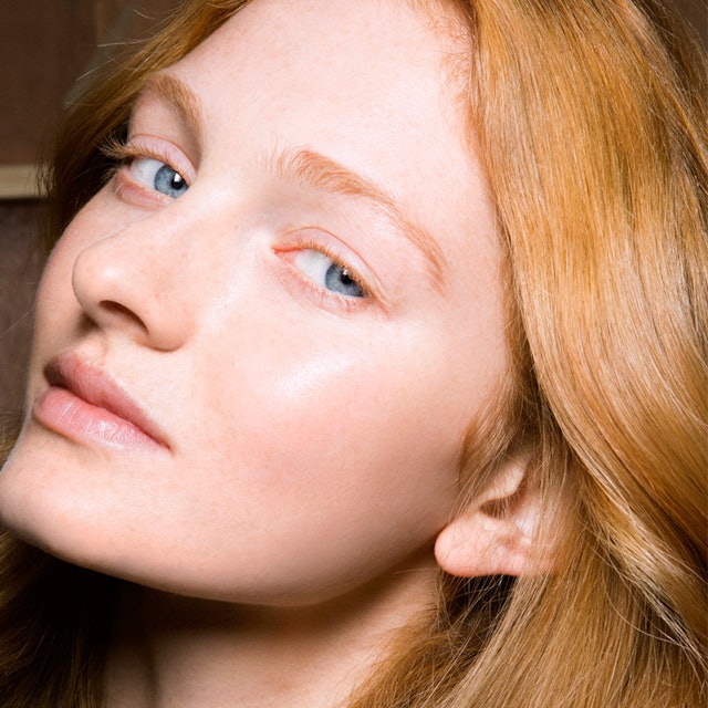 How To Fake Glowing Skin Without Makeup