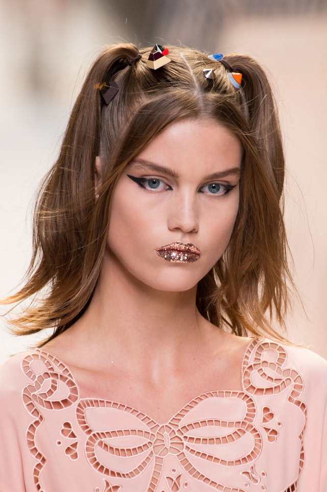 The 90s Hair Trend That s Back In A Big Way The 90s Hair Trend That s Back In A Big Way