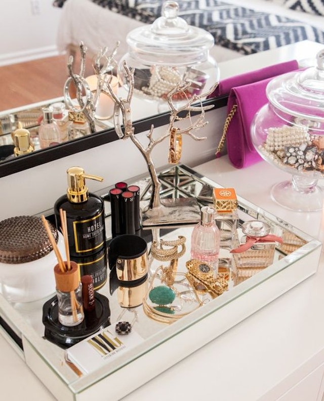 28 Pretty Ways To Organize Your Vanity Before The New Year