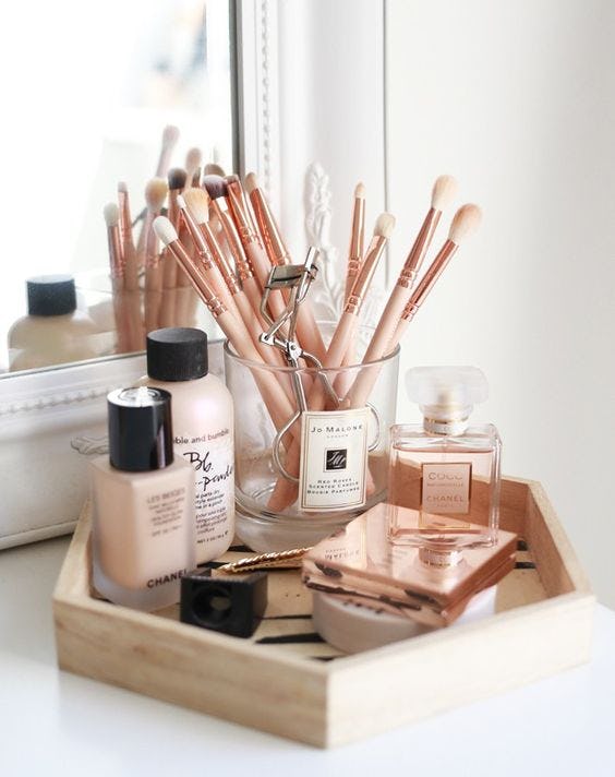 28 Pretty Ways To Organize Your Vanity Before The New Year - How To Organize Makeup On A Vanity 28 Pretty Ways To Organize Your Vanity Before The New Year - How To Organize Makeup On A Vanity